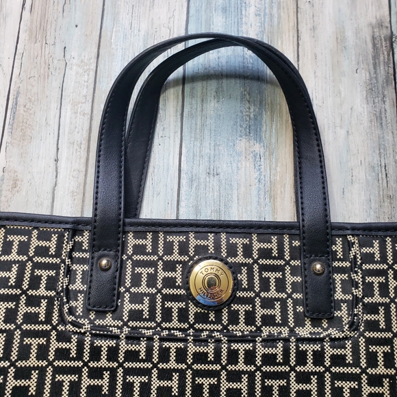 Tommy Hilfiger Purse! - Picture 6 of 16